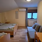 Pri Lovrizu Konukevi Kobarid