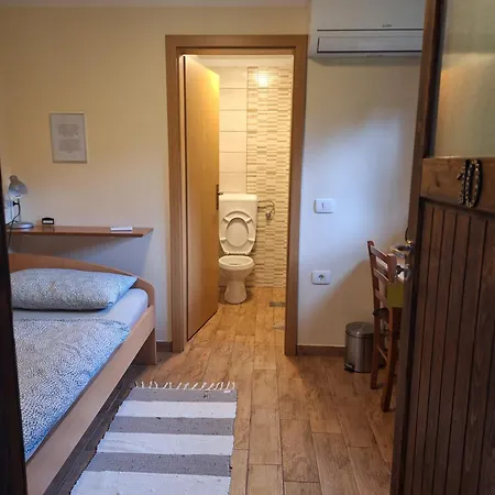 Guest house Pri Lovrizu 4*
