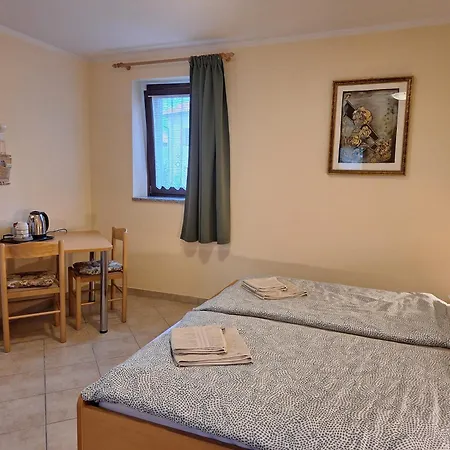 Pri Lovrizu Konukevi Kobarid