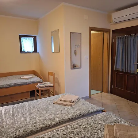 Konukevi Pri Lovrizu 2*