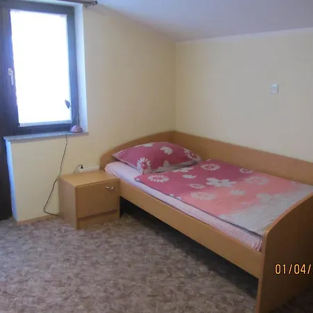 Guest house Pri Lovrizu
