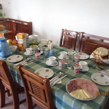 Pri Lovrizu Konukevi