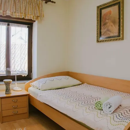 Guest house Pri Lovrizu
