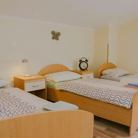 Guest house Pri Lovrizu 2*