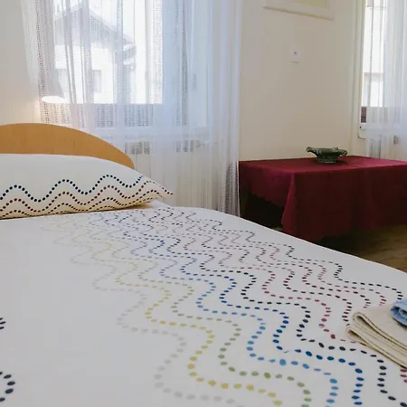 Pri Lovrizu Casa de hóspedes 2*